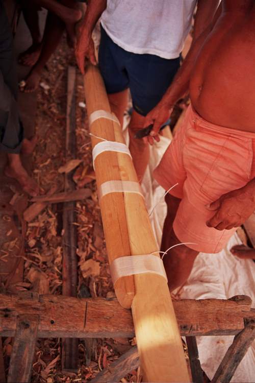 Detail showing two sections of a jangada's mast spliced together.