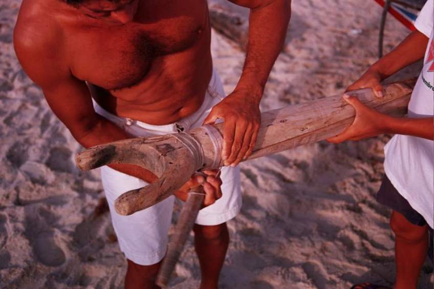 Spicing on the boom's wishbone head.