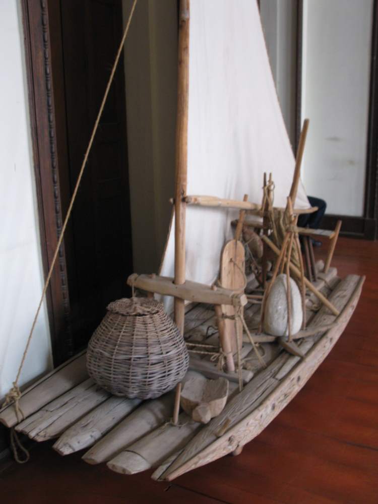 A Jangada de Piúba - a sailing raft made from six logs pinned together.