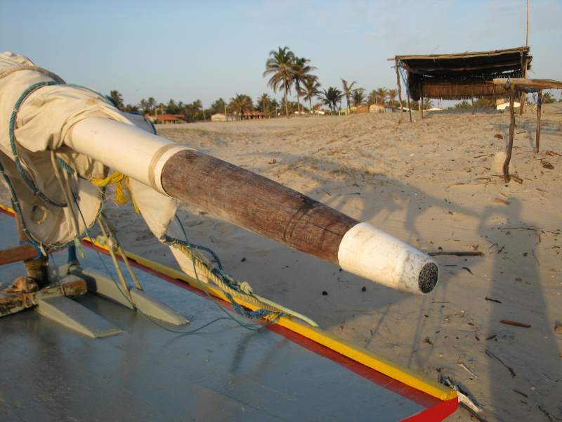 The blunt end of the mast foot jacketed in plastic.
