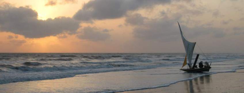 Jangada on beach, ready to leave.
