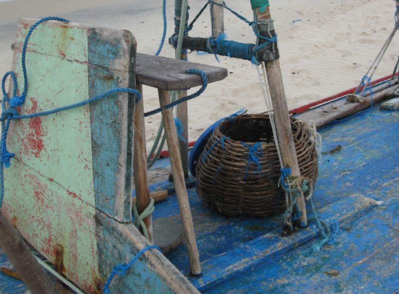 A sambura sitting on deck beside the espeque.