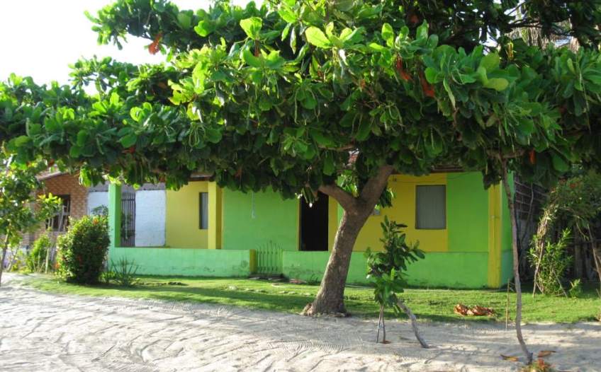 Houses at Prainha do Canto Verde. A series of pictures.