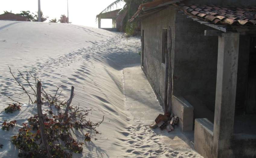 Houses at Prainha do Canto Verde. A series of pictures.
