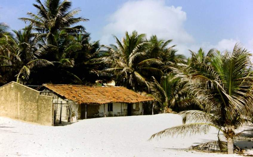 Houses at Prainha do Canto Verde. A series of pictures.