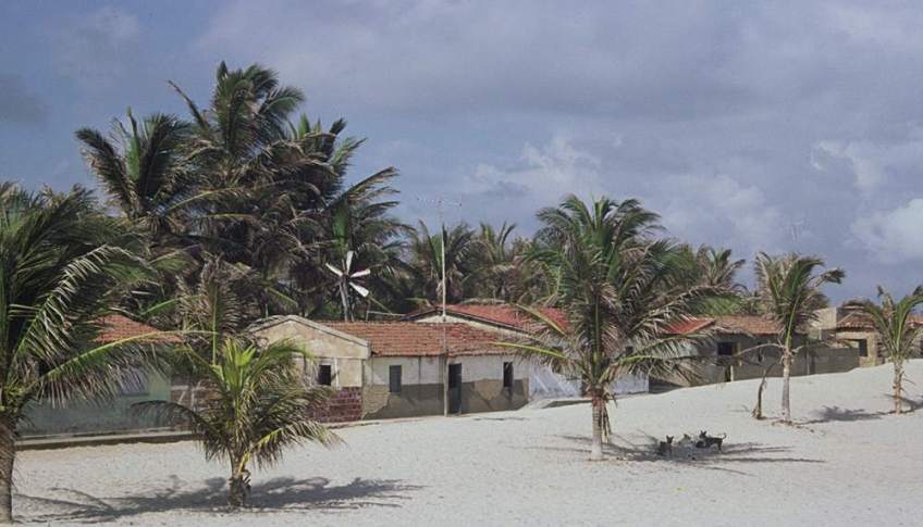 Houses at Prainha do Canto Verde. A series of pictures.