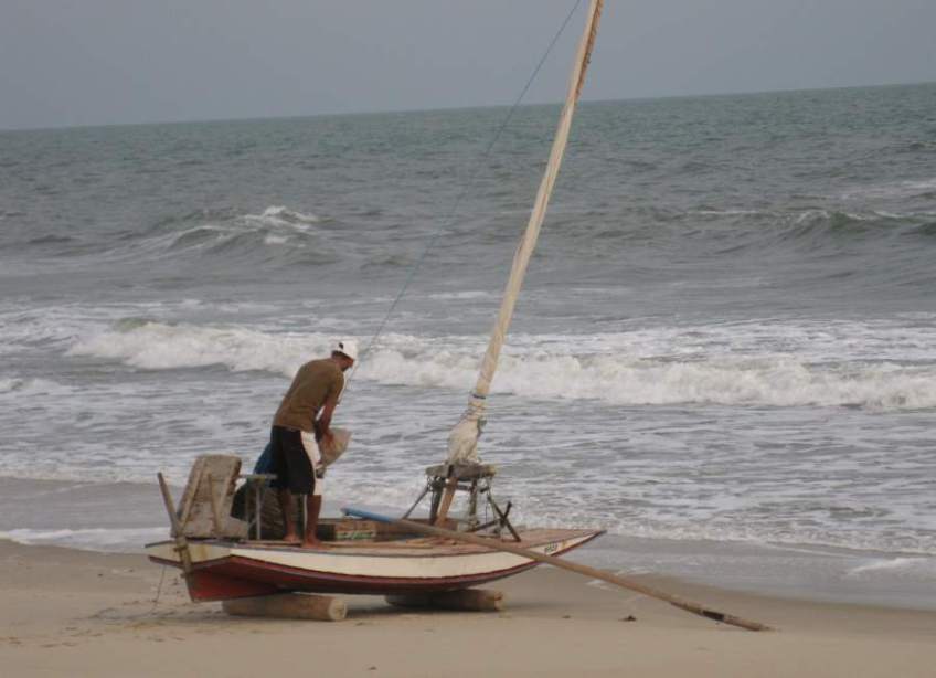 Picture series of two men leaving the beach on a paquete.