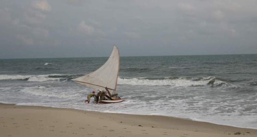 Picture series of two men leaving the beach on a paquete.