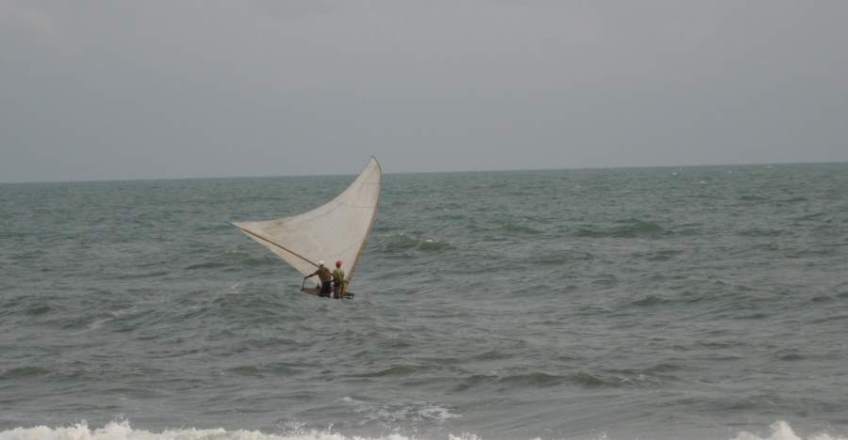 Picture series of two men leaving the beach on a paquete.
