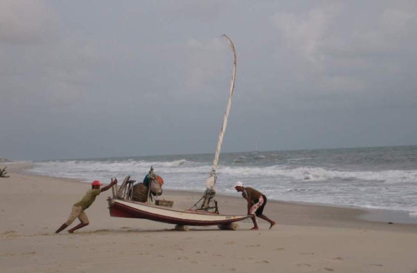 Picture series of two men leaving the beach on a paquete.